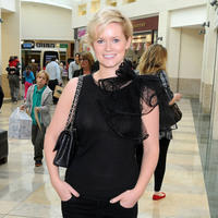 Cecelia Ahern signs copies of her new book 'The Time of My Life' | Picture 103742